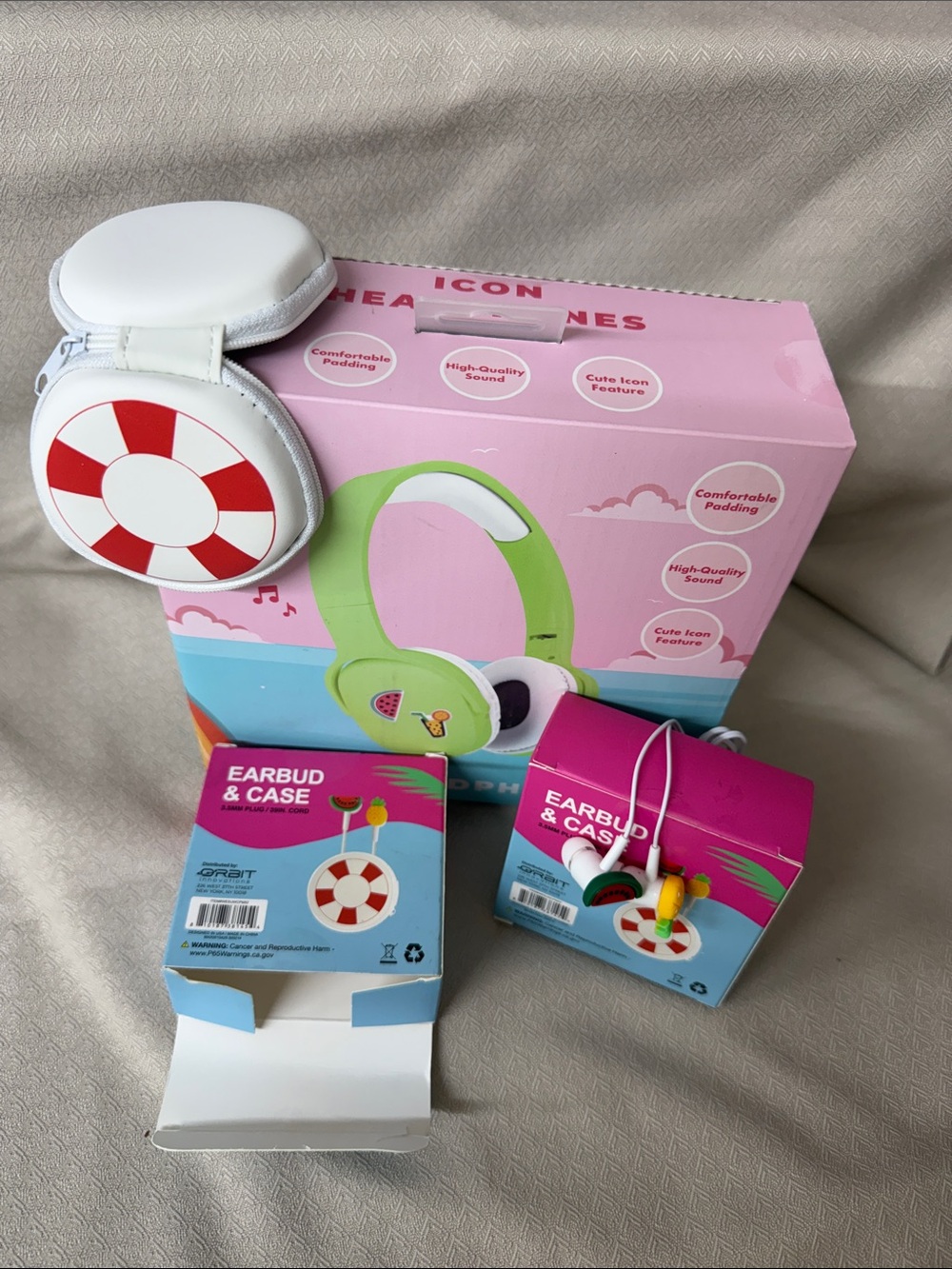 Kids Green Headphone bundle with Red-White Earbud Cases - Comfortable Kids Audio